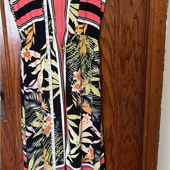 Tropical Floral Black Dress - Picture 2 of 5